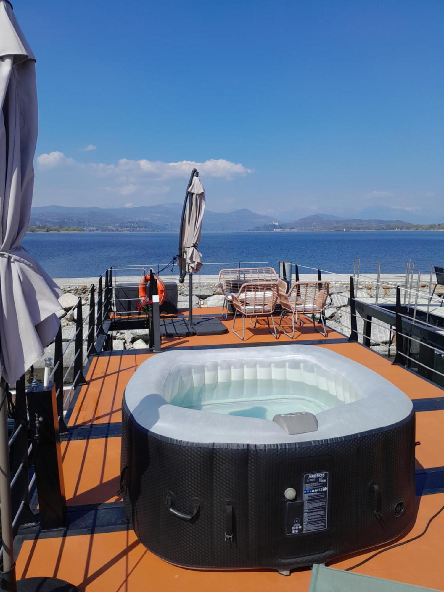 Floating Experience Black Pearl, Lago Maggiore Dormelletto Exteriér fotografie