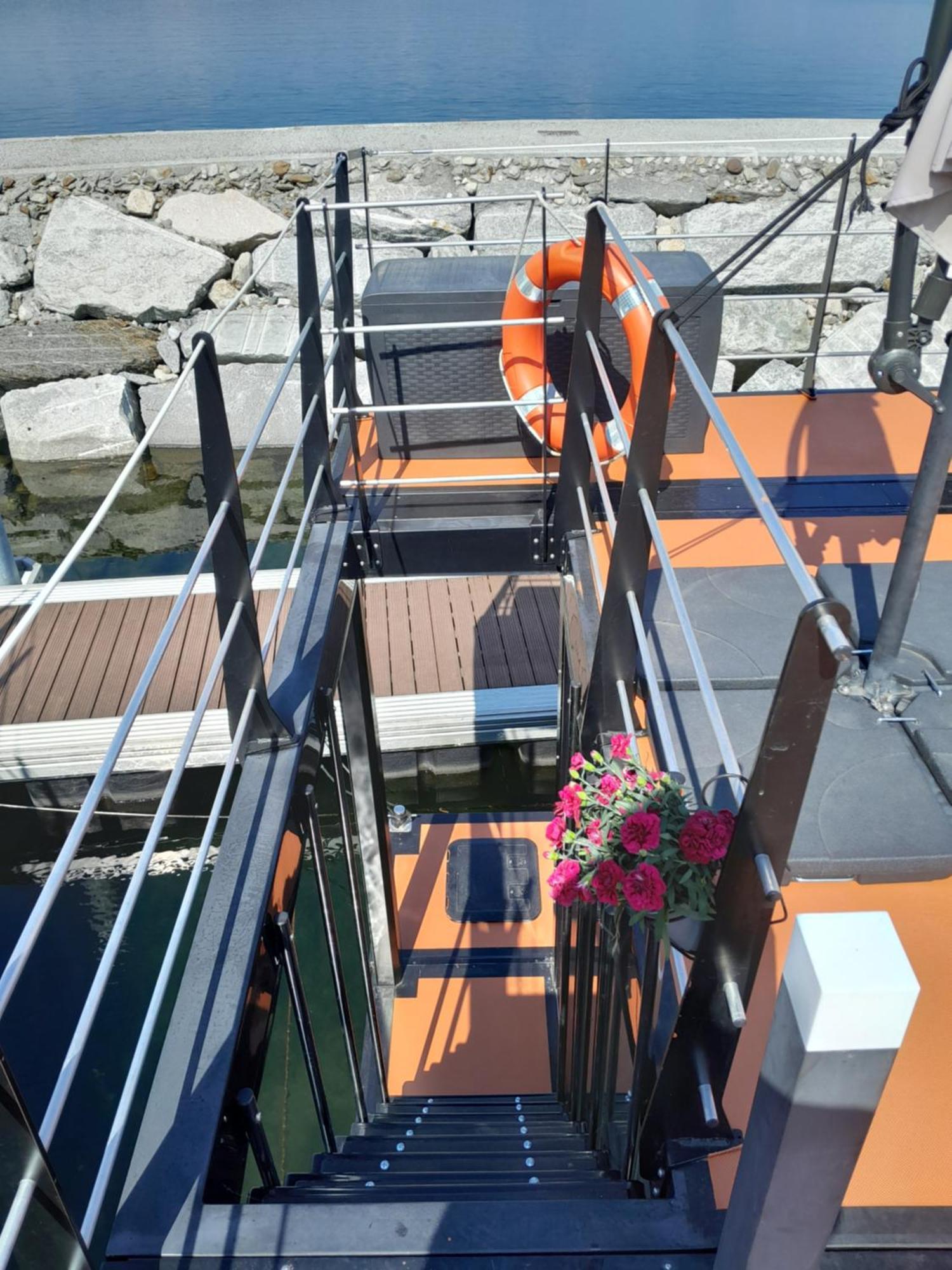 Floating Experience Black Pearl, Lago Maggiore Dormelletto Exteriér fotografie