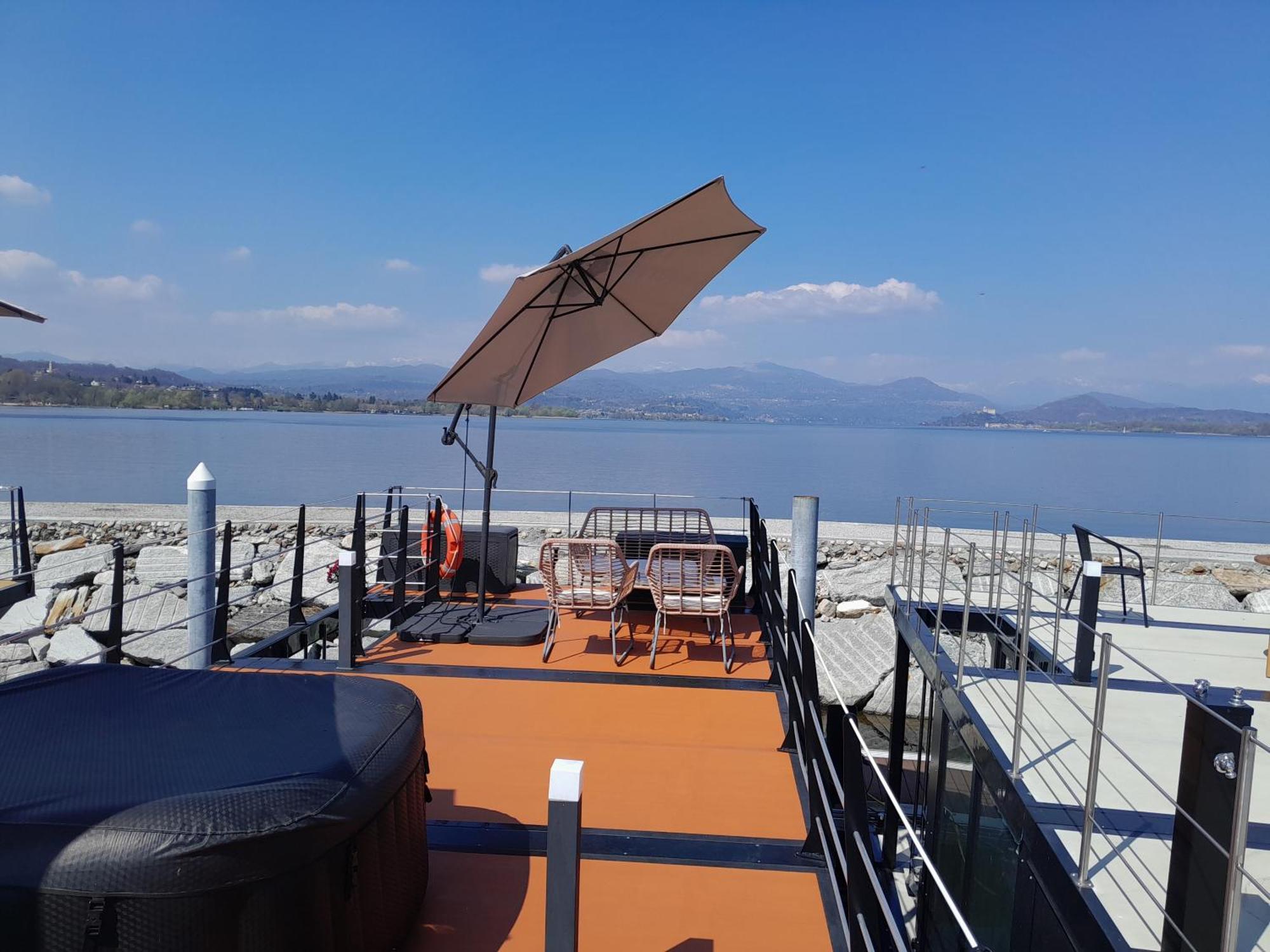 Floating Experience Black Pearl, Lago Maggiore Dormelletto Exteriér fotografie